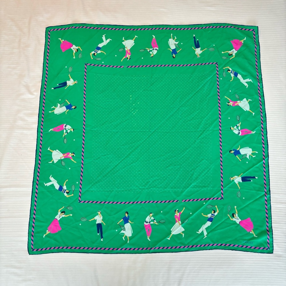 Gucci silk scarf 🎾